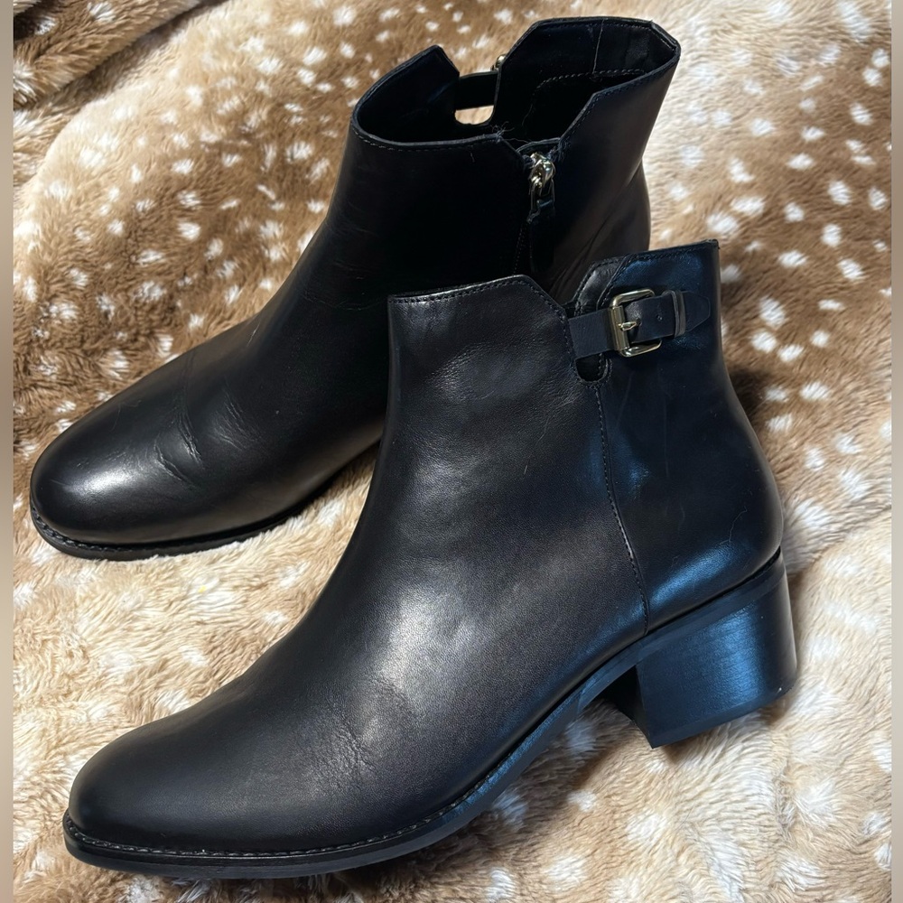 Cole Haan boot booties ankle black with a buckle strap size 10.5 never worn